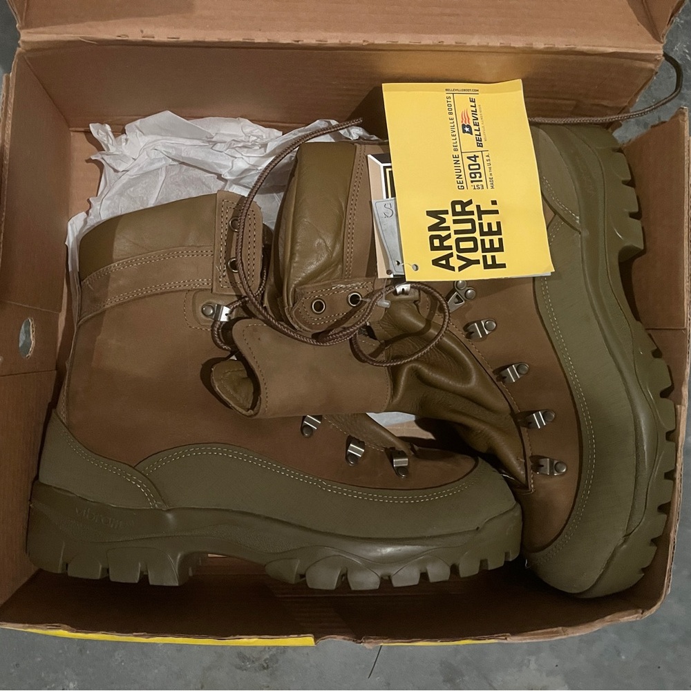 NWT Belleville Mountain Combat Boot Olive color men's size 10.5